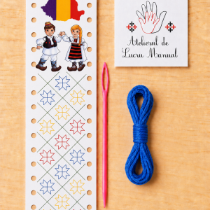 Semn de carte de cusut cu Românași veseli și motiv tradițional din Moldova (Neamț) – Kit creativ complet