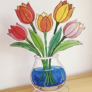 Vază cu lalele din plexiglas, 23 x 18 cm